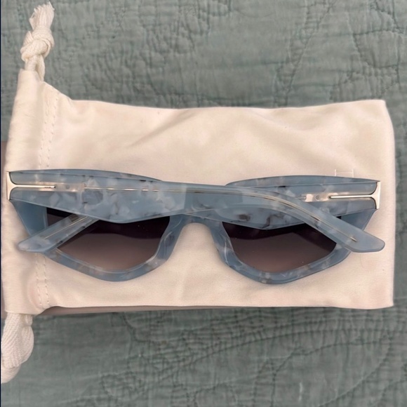 DEZI - Picture 3 of 3